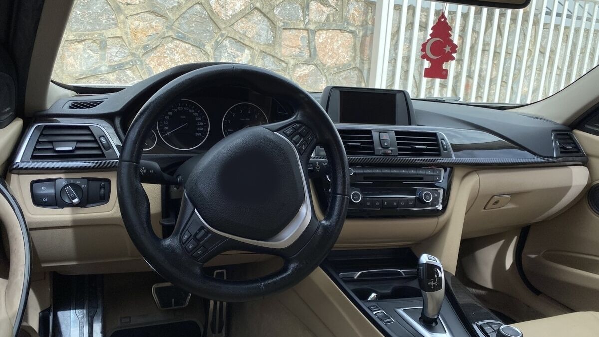 Bmw 3 Serisi F30 Uyumlu Yedek Parça Göğüslük Çıtası - Karbon (2 PARÇA)