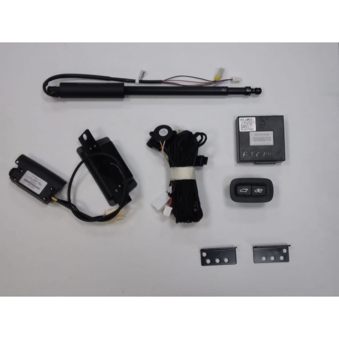 Mercedes C-Serisi W206 Uyumlu  Tek Motor Otomatik Bagaj Açma