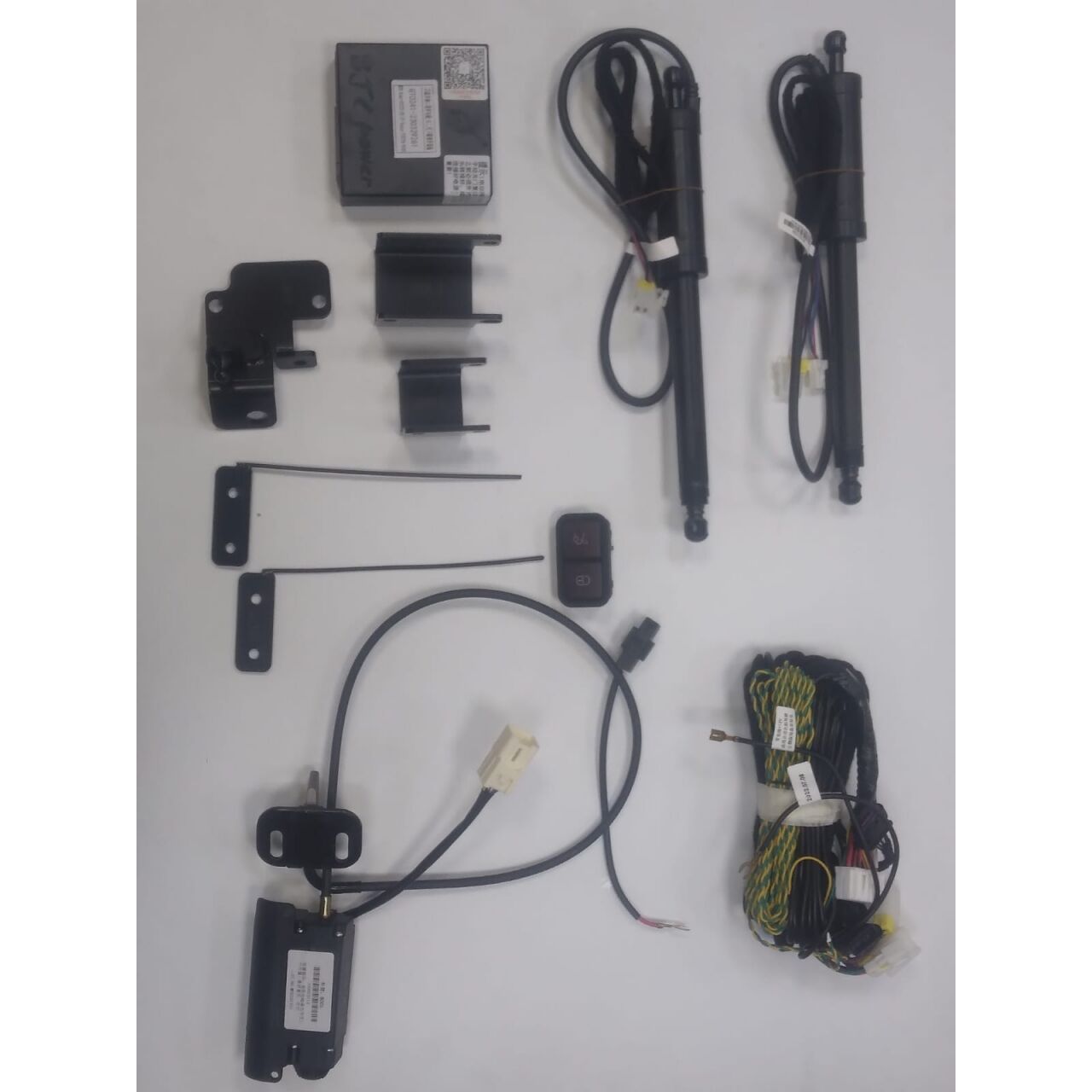 Mercedes C-Class W206 2022+ Uyumlu Yedek Parça Çift Motor Otomatik Bagaj Açma