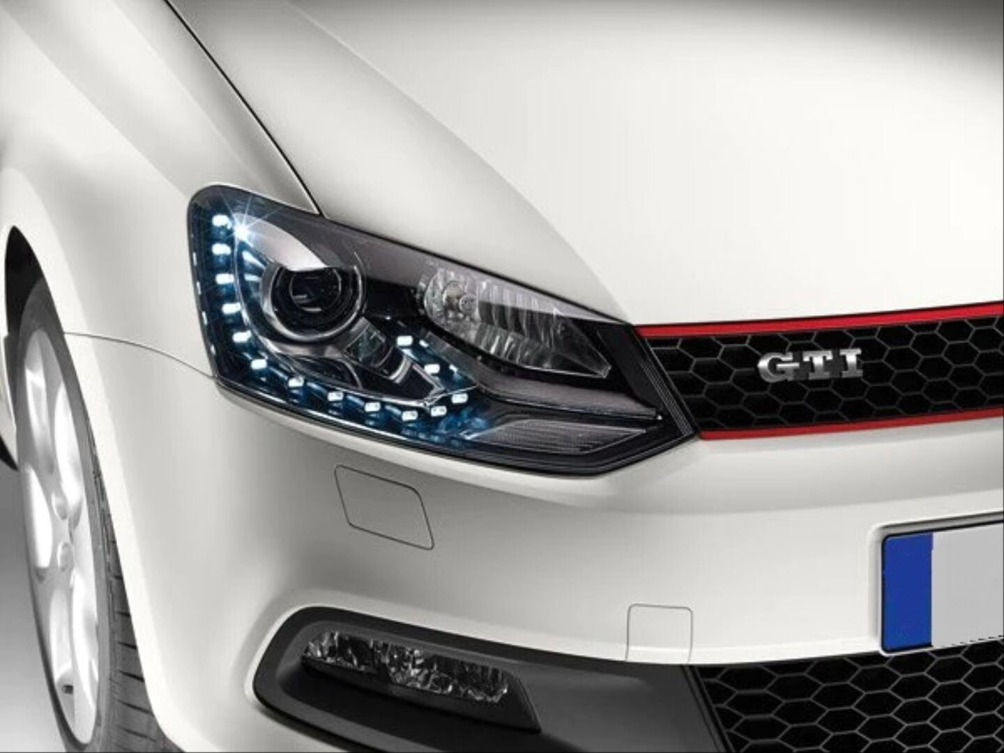 Volkswagen Polo 2010-2017 Uyumlu Yedek Parça Silver Gti Görünüm Led Far