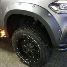 Mercedes X-Class Uyumlu Yedek Parça Çıkıntılı Civatalı Çamurluk Kaplama Tek Depo Dodik