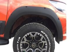 Toyota Hilux 2015-2021 Uyumlu Yedek Parça Çıkıntılı Civatasız Çamurluk Kaplama Dodik 2.5 cm
