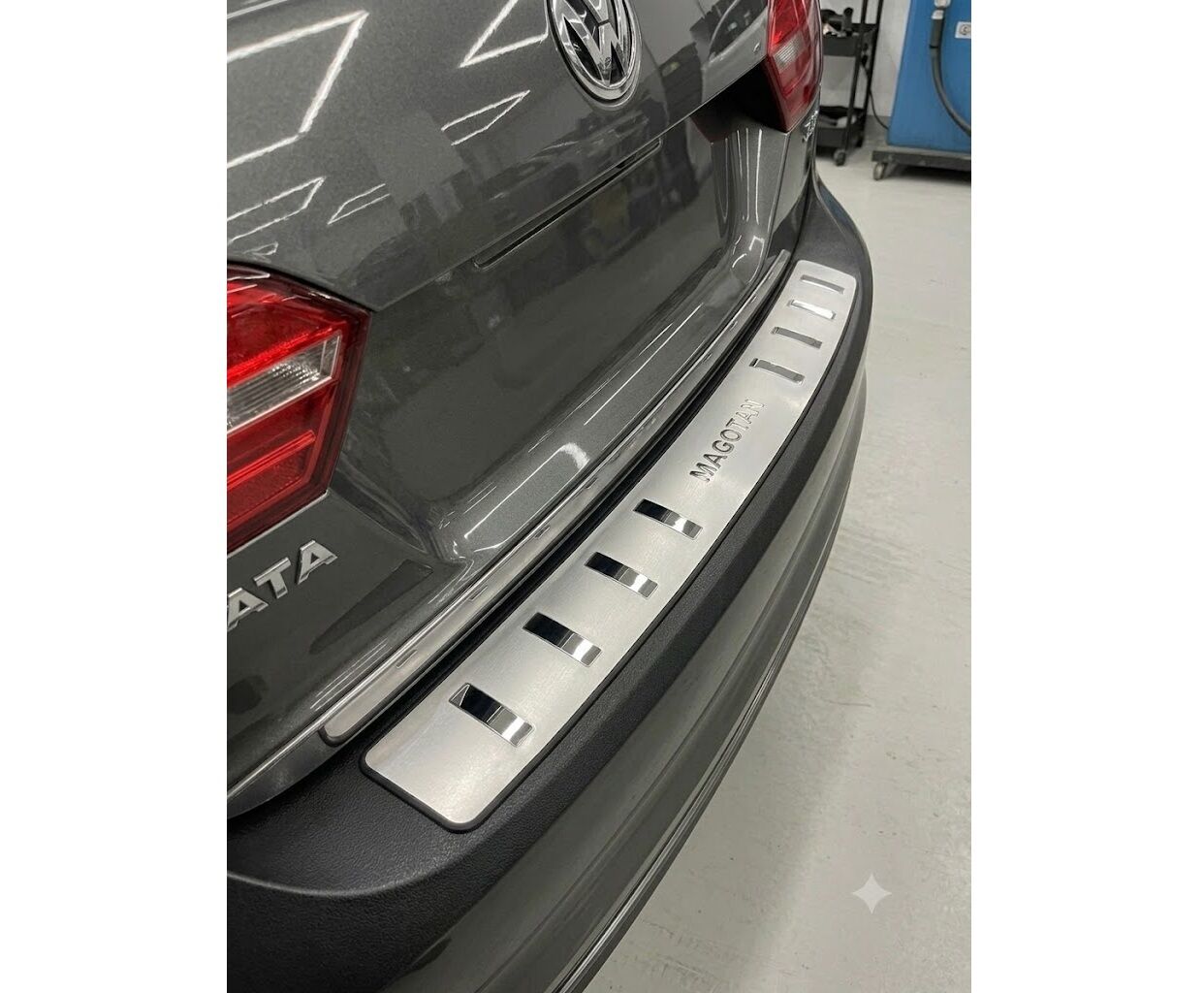 Magotan Passat B7 (2011 - 2015) Krom Bagaj Eşiği Koruma Çıtası