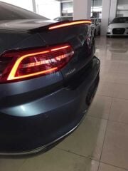 Volkswagen Passat Uyumlu Yedek Parça Led Spoiler Parlak Siyah