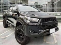 Toyota Hilux 2021+ Uyumlu Yedek Parça Panjur Gri Logolu