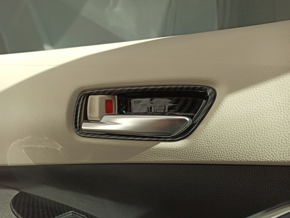 Toyata Corolla 2019+ Için Uyumlu Kapı Kolu Iç Kaplama- Karbon