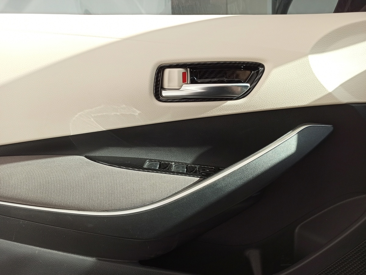 Toyata Corolla 2019+ Için Uyumlu Kapı Kolu Iç Kaplama- Karbon