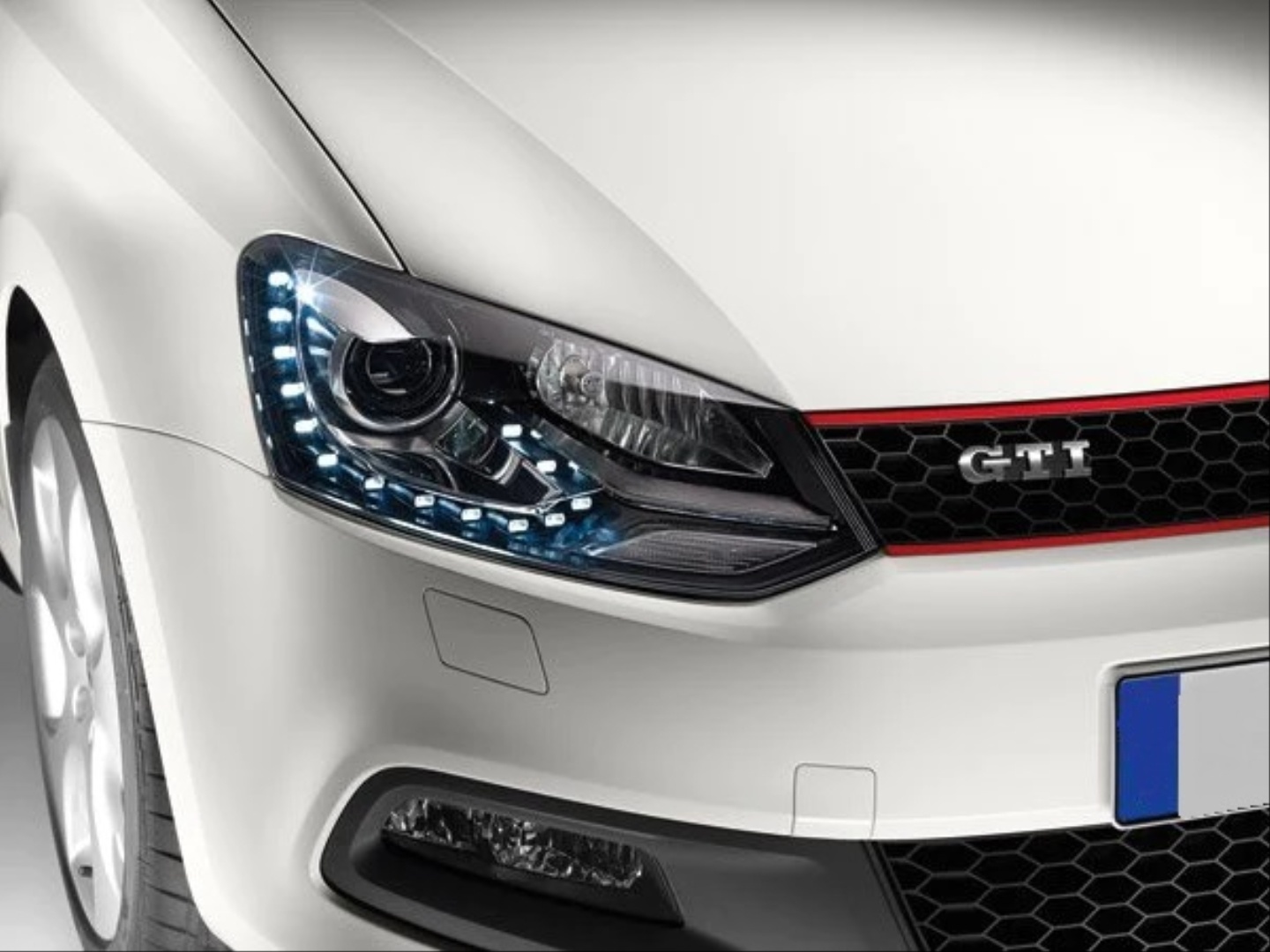 Volkswagen Polo 2010-2017 Uyumlu Silver Gti Görünüm Led Far