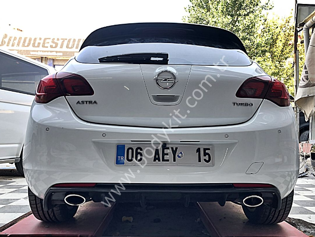 Opel Astra J Makyajsız Difüzör