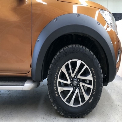 Nissan Navara NP300 2018 Adblue Çıkıntılı Civatalı Çamurluk Kaplama Dodik