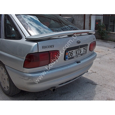 Ford Escord  Uyumlu Yedek Parça HB Işıklı Spoiler